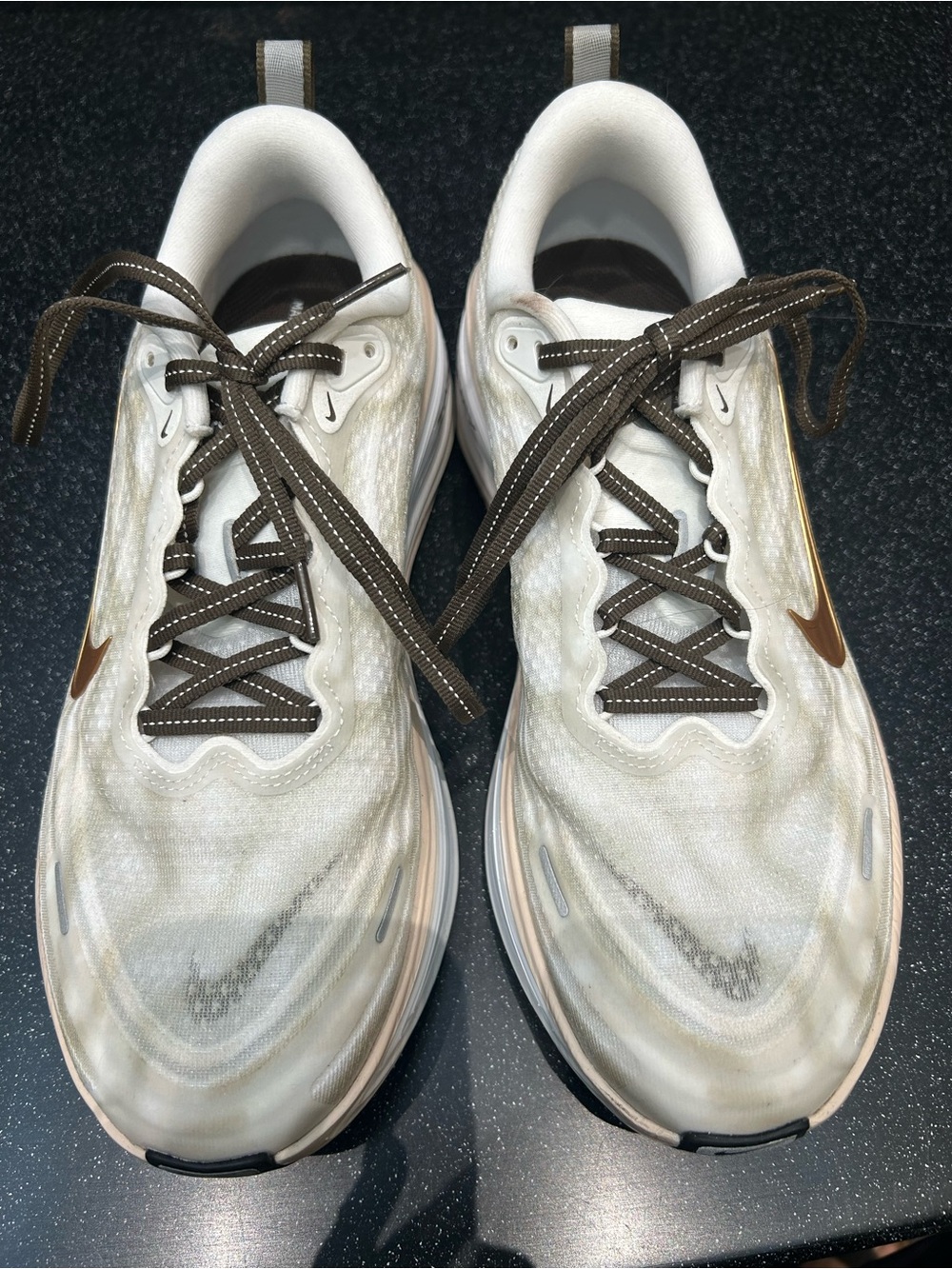 Nike Women's White and Brown Athletic Sneakers Vomero 18 Plus